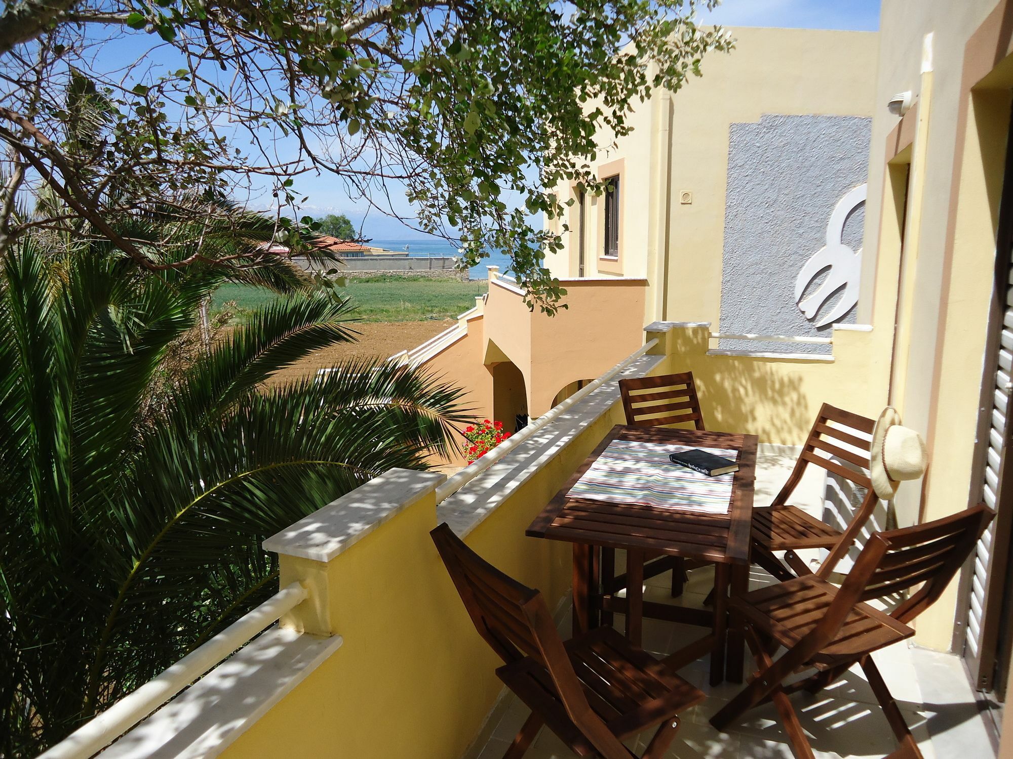 Almyra Apartments & Suites Sfáka Esterno foto