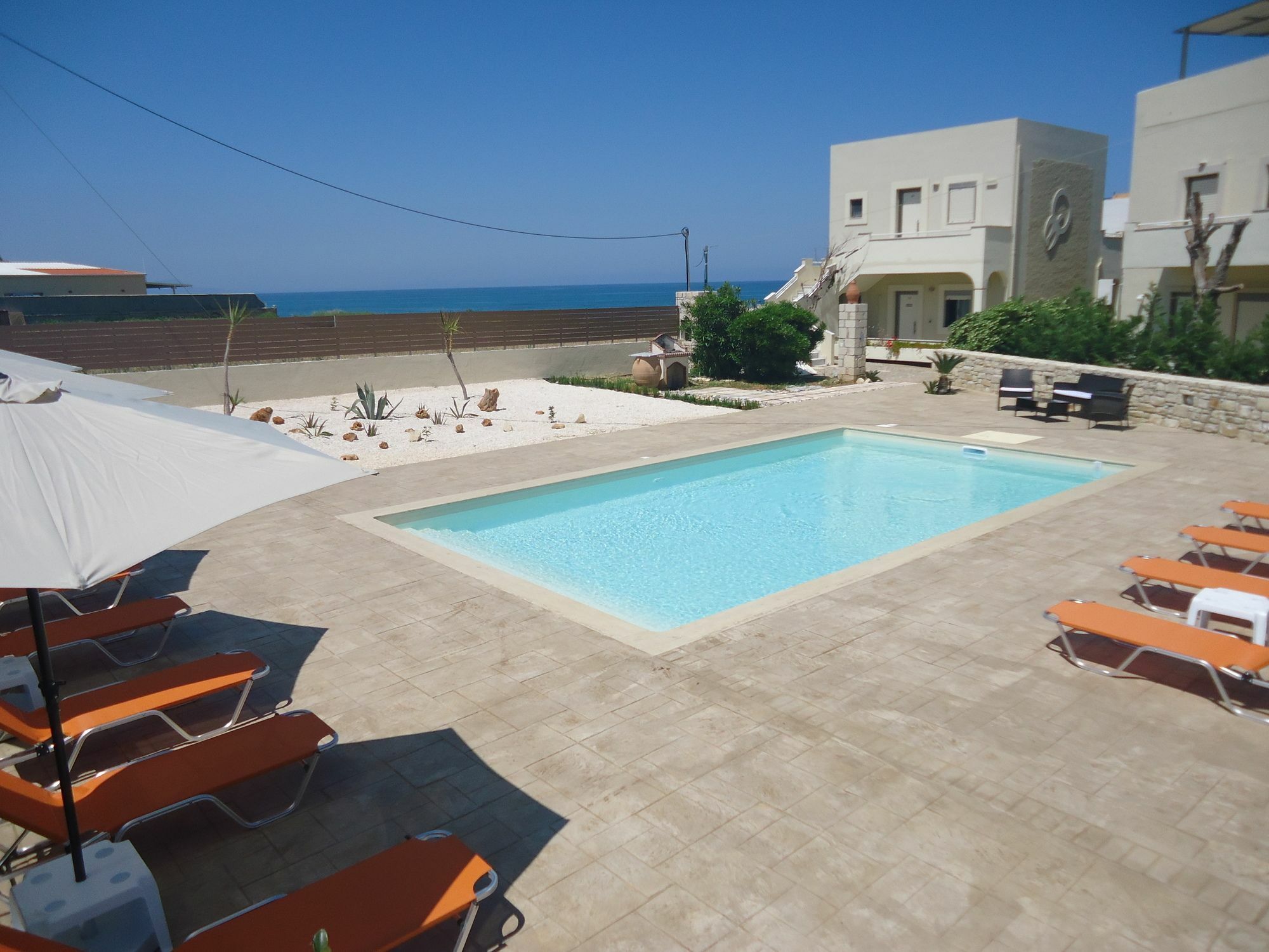 Almyra Apartments & Suites Sfáka Esterno foto